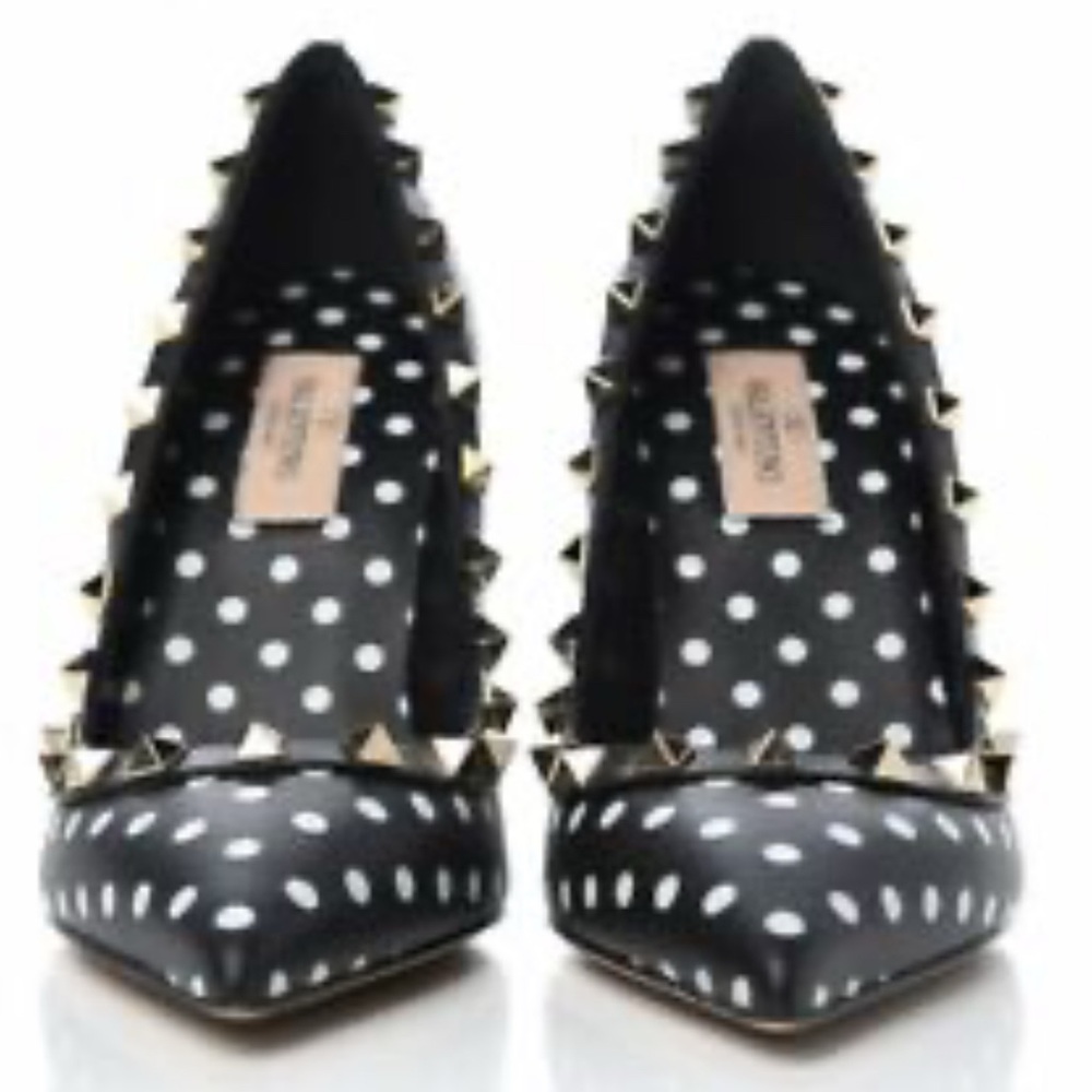 VALENTINO GARAVANI BLACK & WHITE POLKADOT ROCKSTUD POINTY TOE HEELS SZ 40